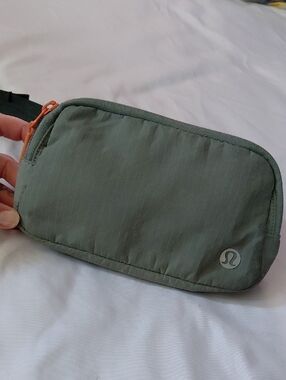 Lululemon Everywhere Belt Bag 1L Sage Grey